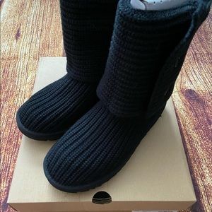 UGG Women's Classic Cardy Wool Boot -Black size 8.